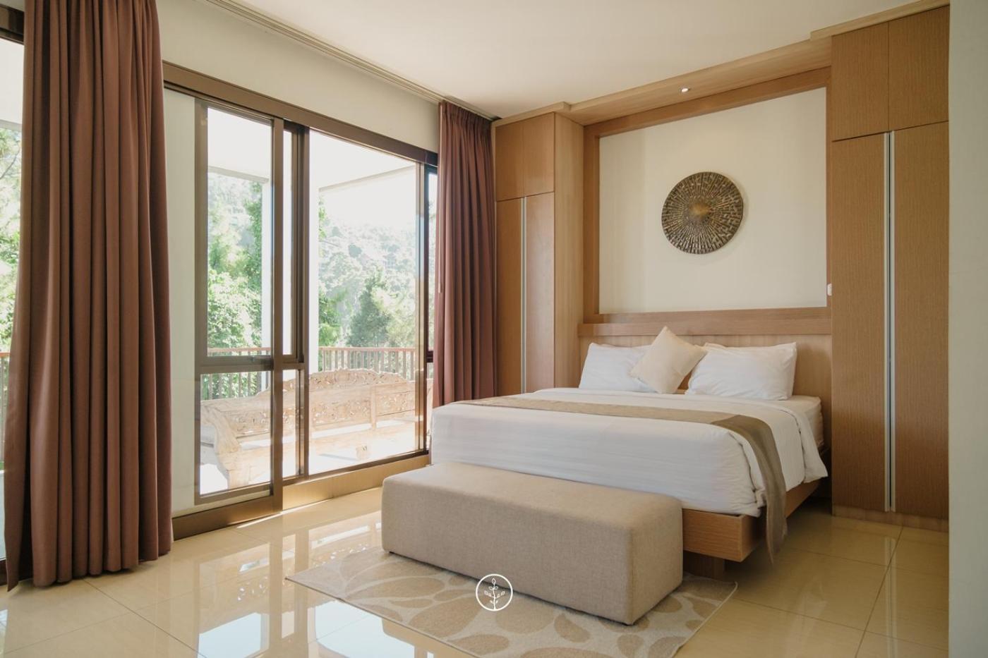 Narwastu Hill View Villa 6 Bedrooms With A Private Swimming Pool Bandung Bagian luar foto