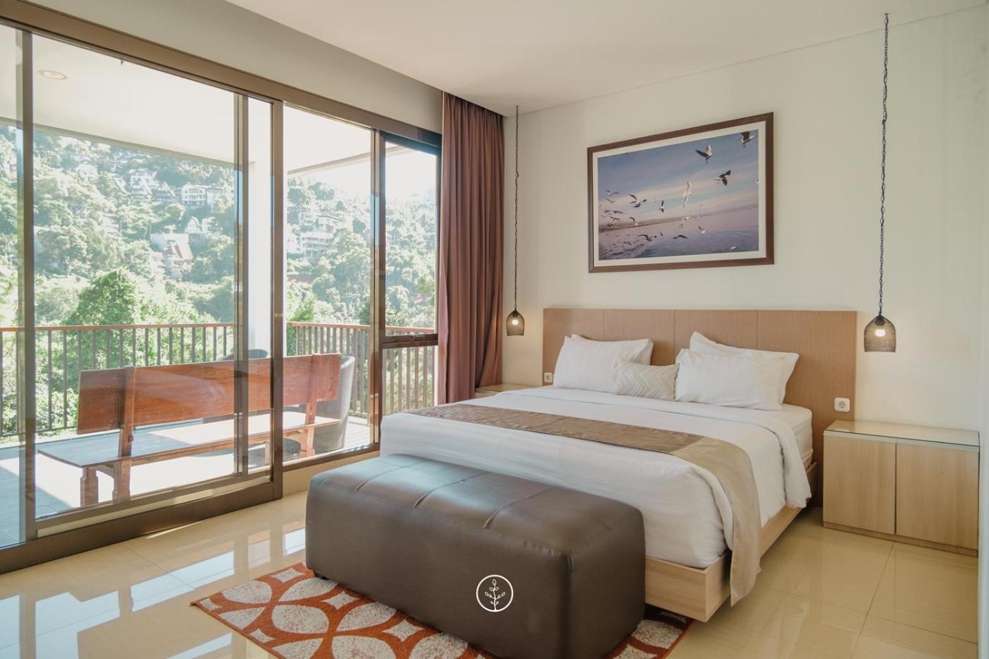 Narwastu Hill View Villa 6 Bedrooms With A Private Swimming Pool Bandung Bagian luar foto