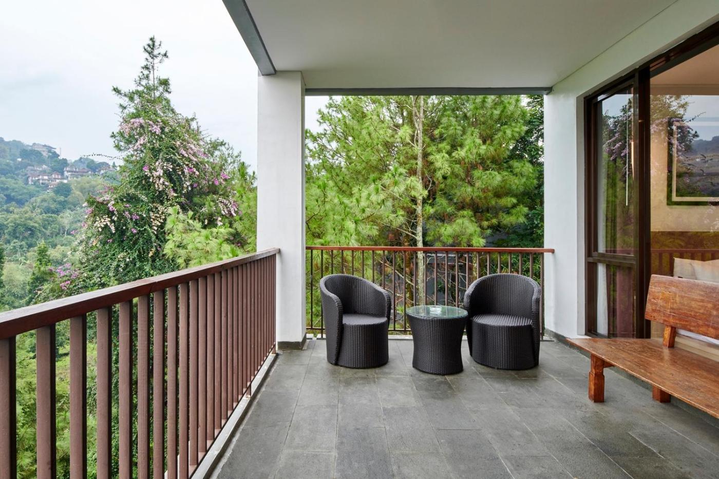 Narwastu Hill View Villa 6 Bedrooms With A Private Swimming Pool Bandung Bagian luar foto