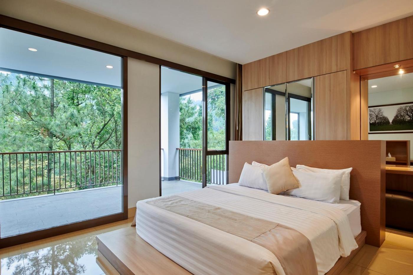 Narwastu Hill View Villa 6 Bedrooms With A Private Swimming Pool Bandung Bagian luar foto